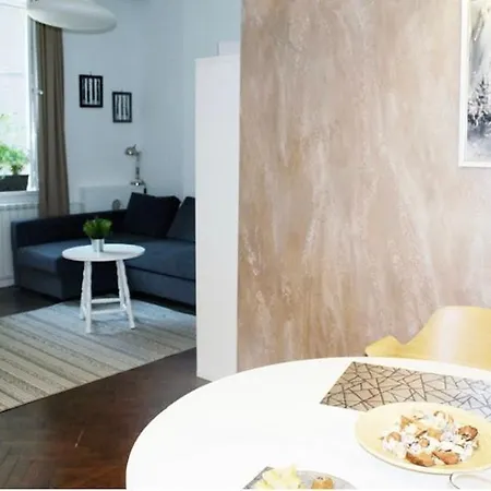 Апартамент Elegant In The Center Of